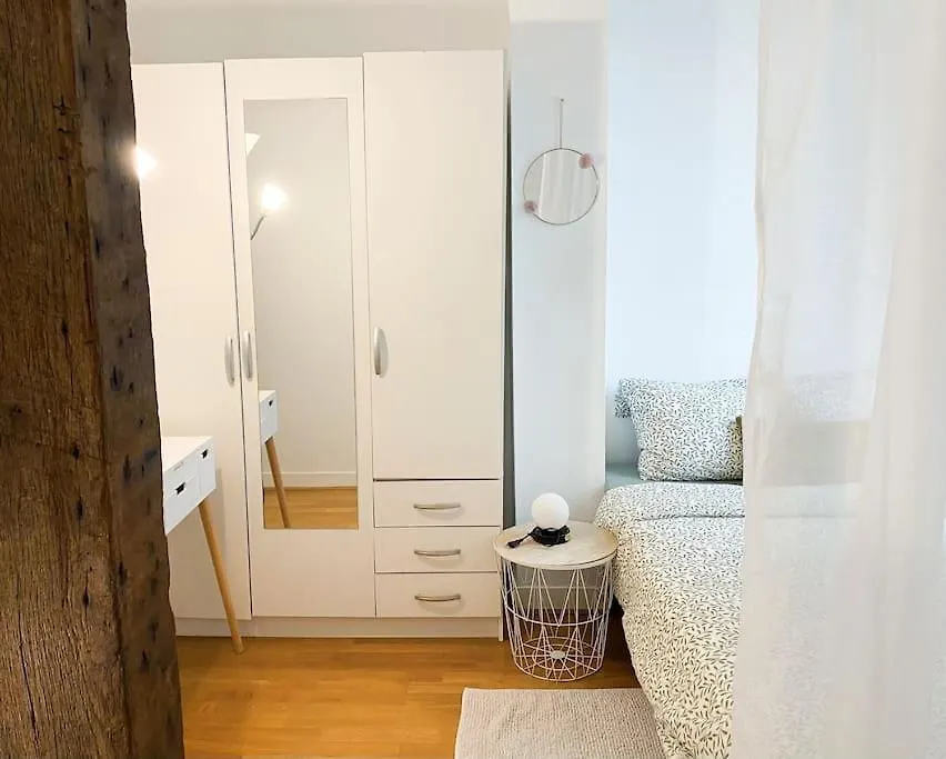 Une Piece Cosy A 5 Min De La Tour Eiffel A Pied Paris